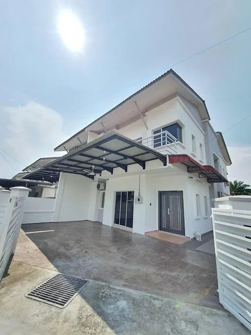 Jovial Cozy&Stylish 2Storyhouse 4Room@Bmjuru Букит-Мертаджам